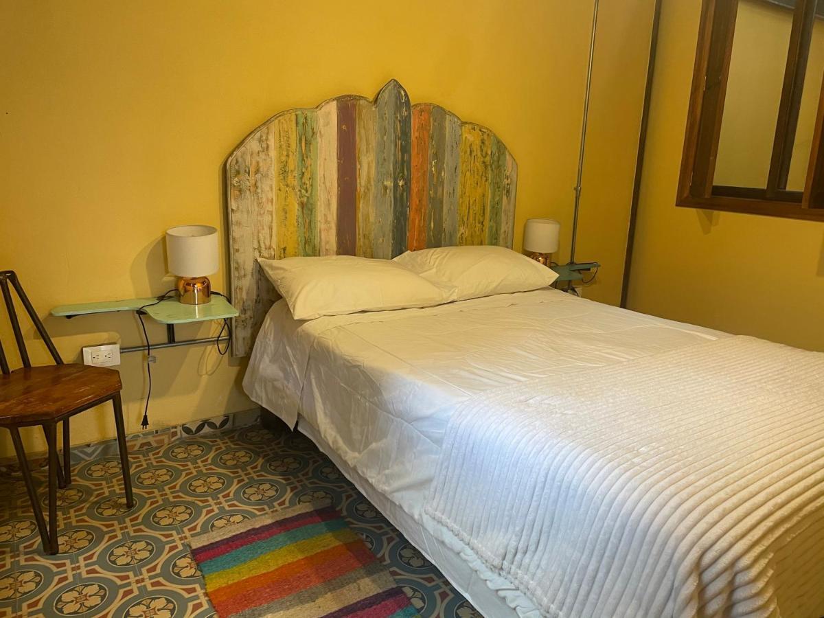 Hostal Casa Astromelia Богота Екстериор снимка