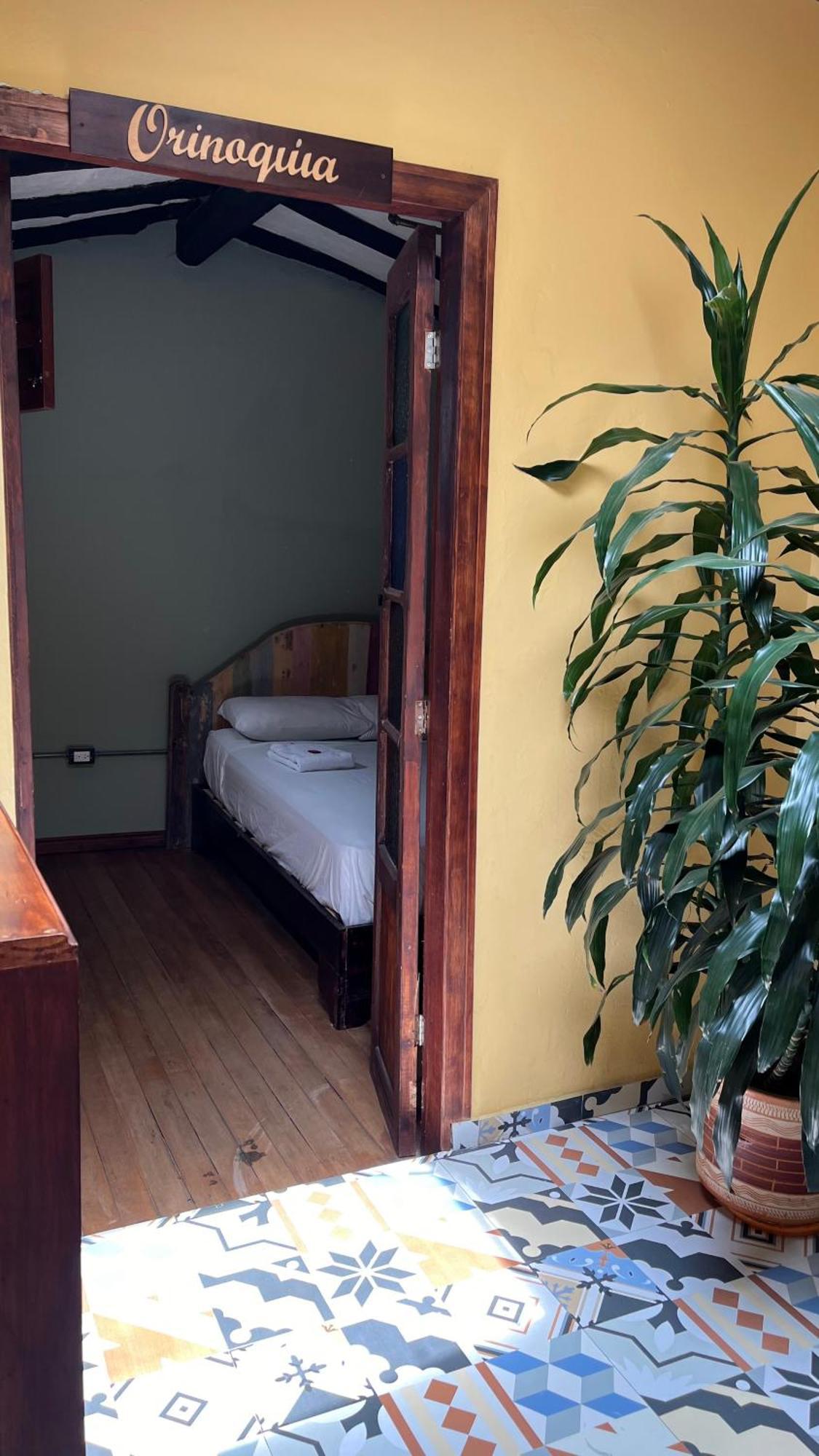 Hostal Casa Astromelia Богота Екстериор снимка