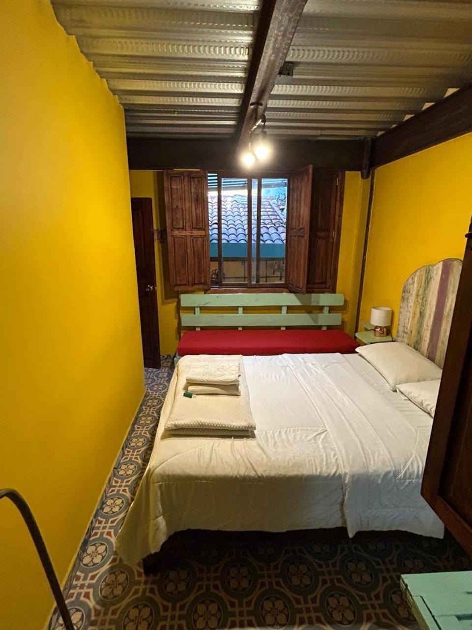 Hostal Casa Astromelia Богота Екстериор снимка