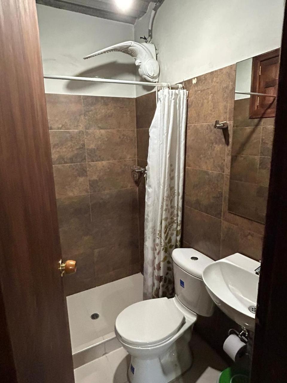 Hostal Casa Astromelia Богота Екстериор снимка