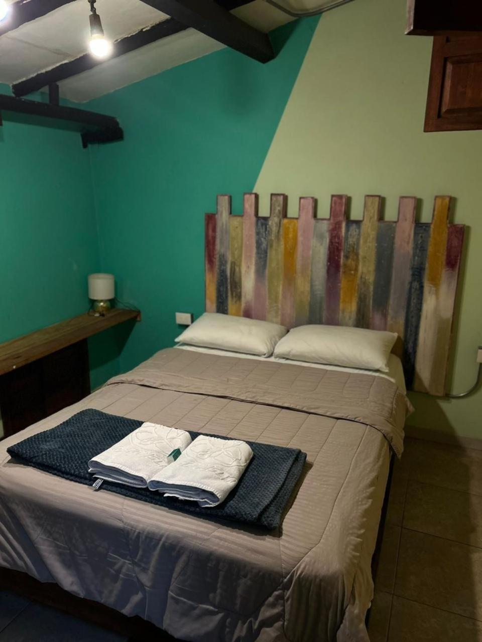 Hostal Casa Astromelia Богота Екстериор снимка