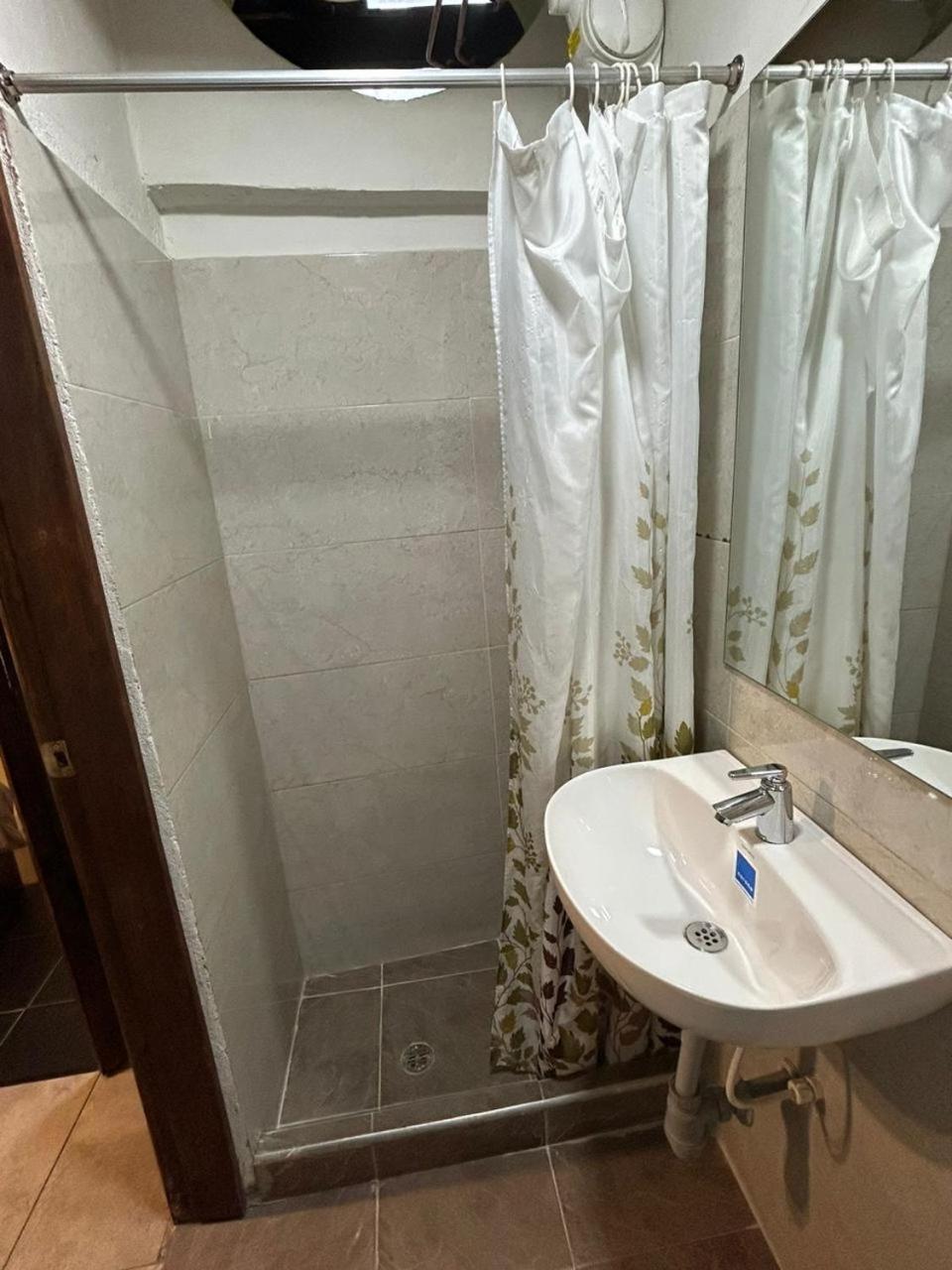 Hostal Casa Astromelia Богота Екстериор снимка