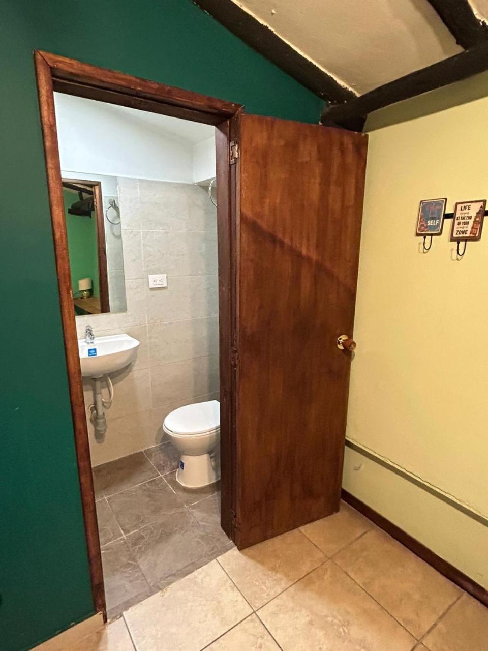 Hostal Casa Astromelia Богота Екстериор снимка