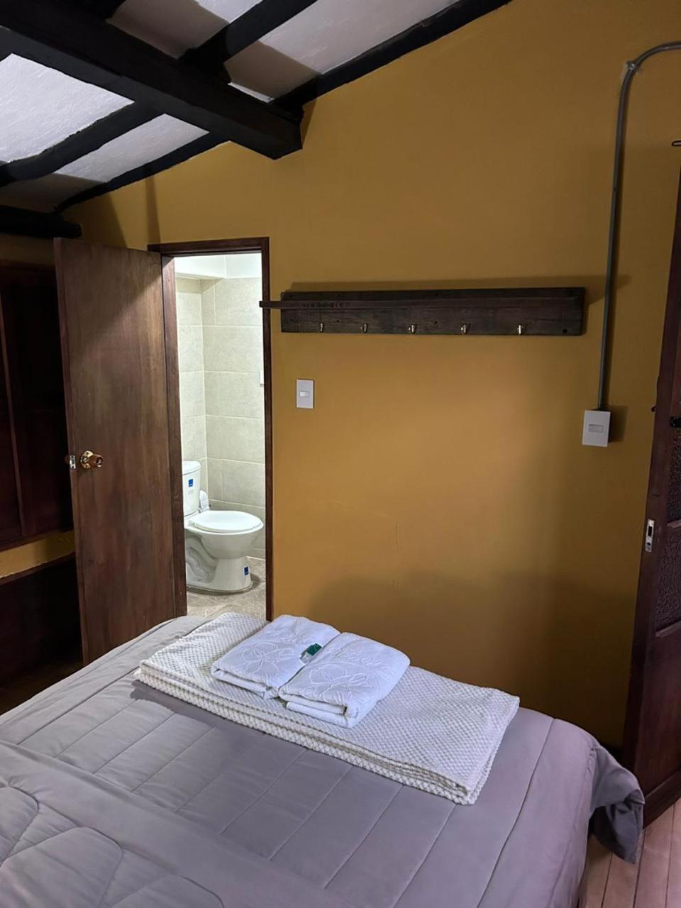 Hostal Casa Astromelia Богота Екстериор снимка